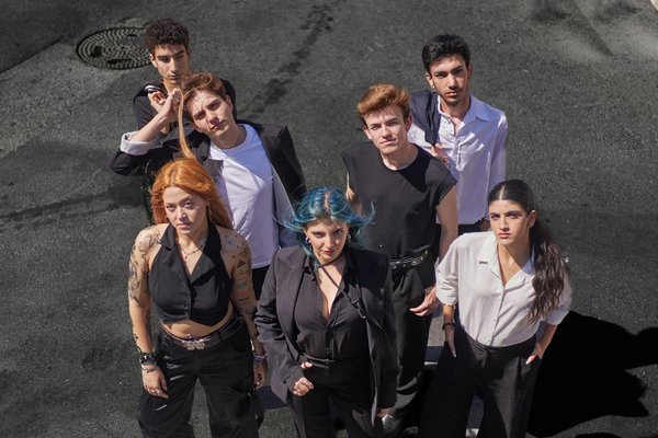 Elevate Modern UK Fashion: Explore Cutting-Edge Brooch Trends and Styling Tips